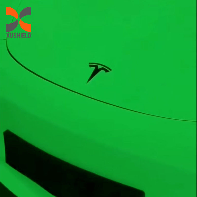 Installation sèche et humide Anti-tache TPU Couleur PPF fluorescence lumière verte luminescence TPU blanc à vert photochromisme Peinture de protection pour voiture